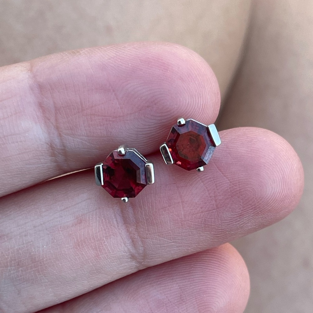 Elegant garnet red Stud Earrings